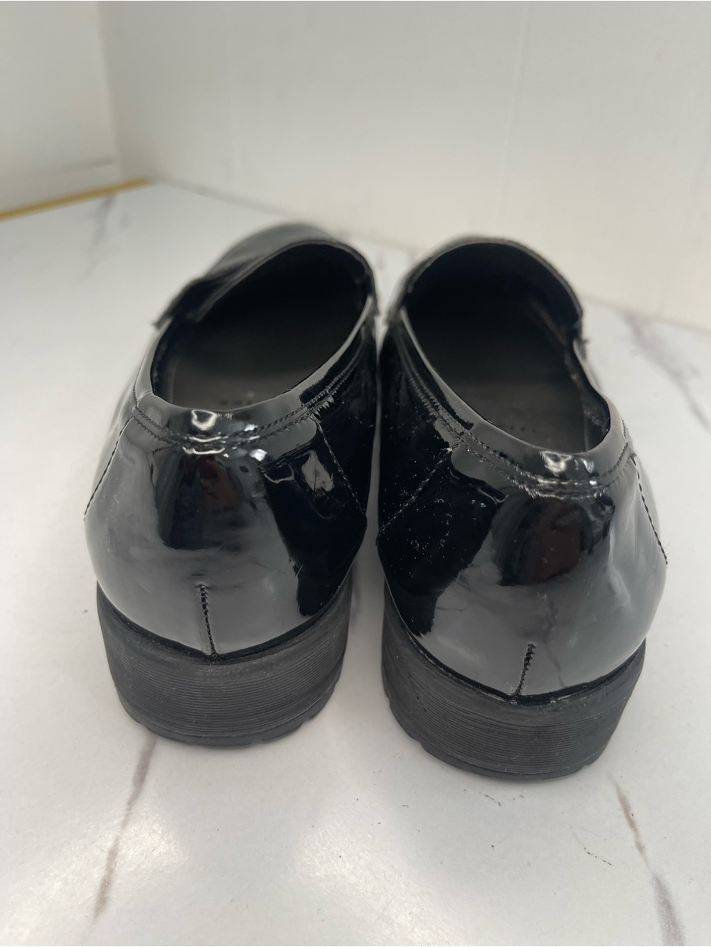 Anne Klein Black Patent Leather Loafers with Sunburst Medallion Sz 7.5M - Picture 6 of 11
